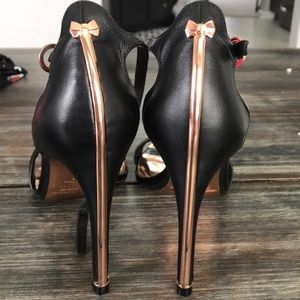 Ted Baker Sharlot heels Sz 10 (40.5 European)